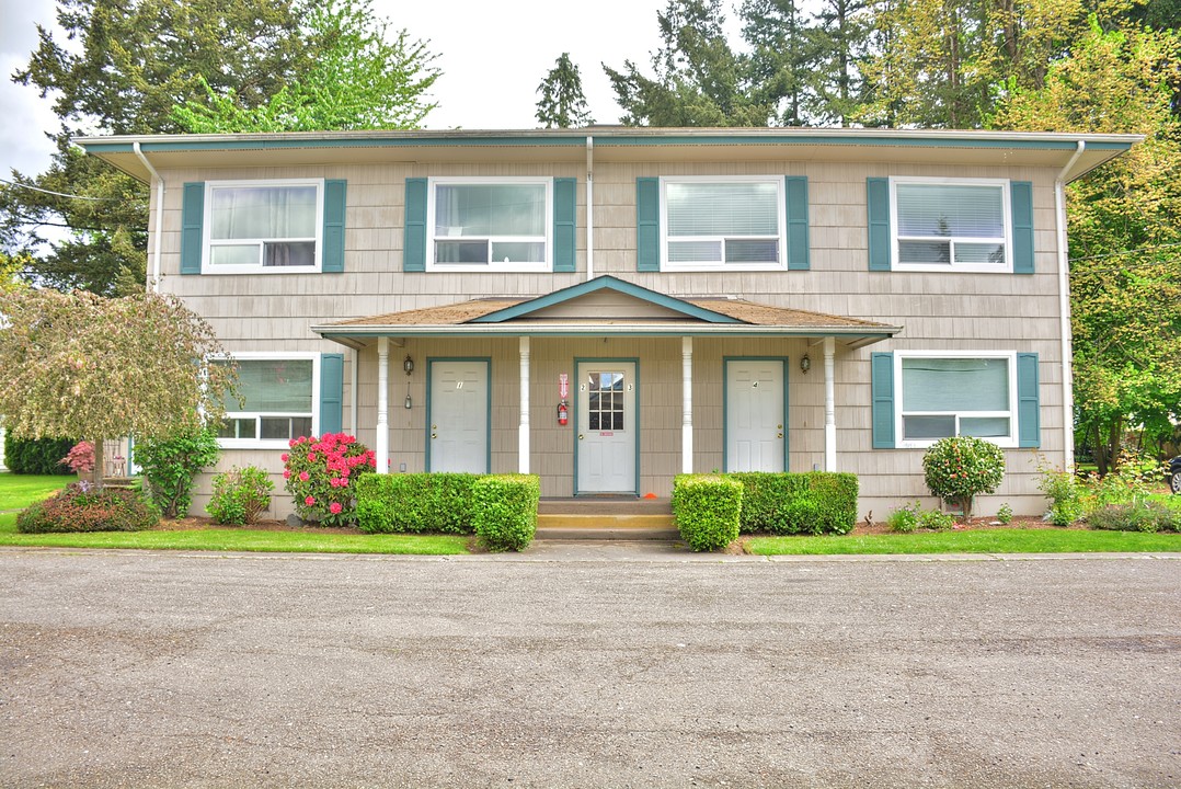 1902 Grove St in Marysville, WA - Building Photo