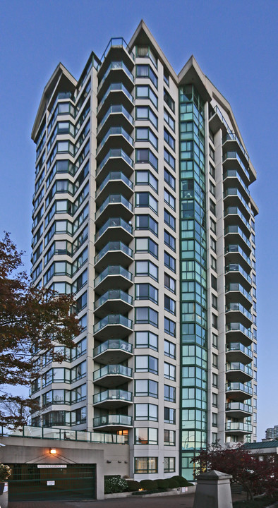 Vista Royale in New Westminster, BC - Building Photo