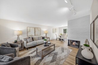 57 Cheshire Dr in Belleville, IL - Foto de edificio - Building Photo