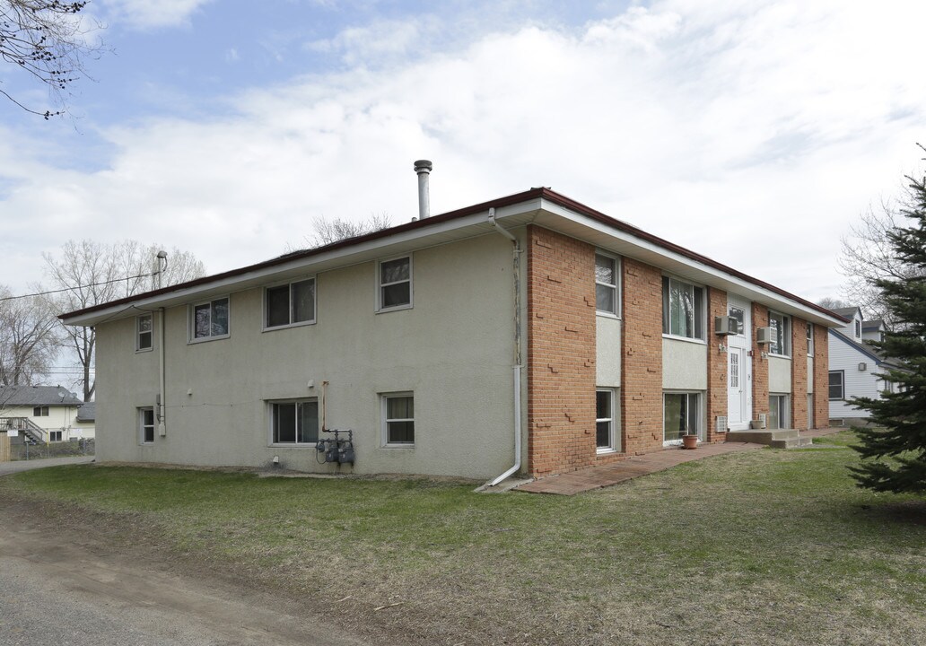 181 79th Way in Fridley, MN - Foto de edificio