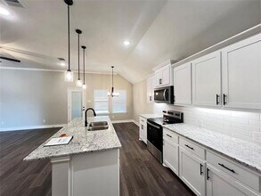 704 Greyson Ln in Greenville, TX - Building Photo - Building Photo