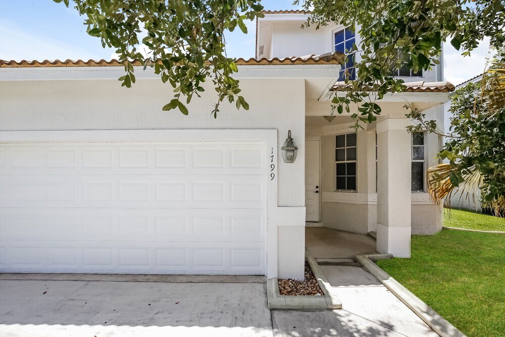 1799 NW 162nd Ave in Pembroke Pines, FL - Foto de edificio