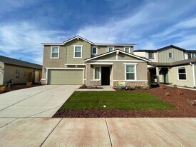 661 Suzanne Dr in Merced, CA - Building Photo
