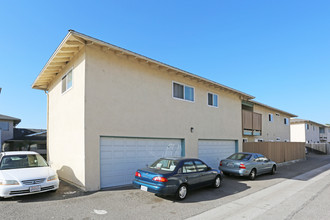 16531 Delton Cir in Huntington Beach, CA - Building Photo - Building Photo