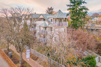 Royal Victoria in Vancouver, BC - Building Photo - Building Photo