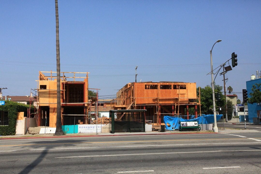 3015 Ocean Ave in Venice, CA - Building Photo