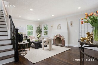 401 E Gregory Blvd in Kansas City, MO - Building Photo - Building Photo