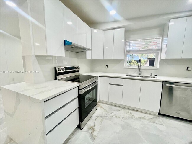 1649 NE 8th Ave in Fort Lauderdale, FL - Building Photo - Building Photo