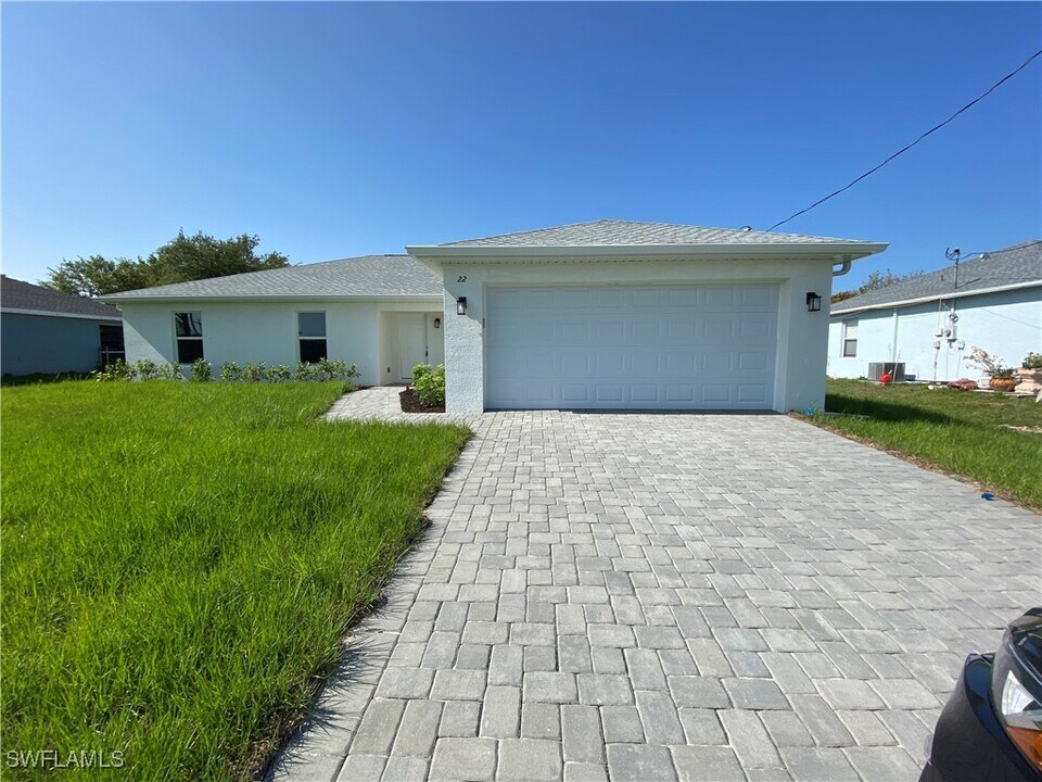 22 NW 25th St in Cape Coral, FL - Building Photo