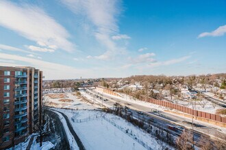 4650 Washington Blvd in Arlington, VA - Foto de edificio - Building Photo
