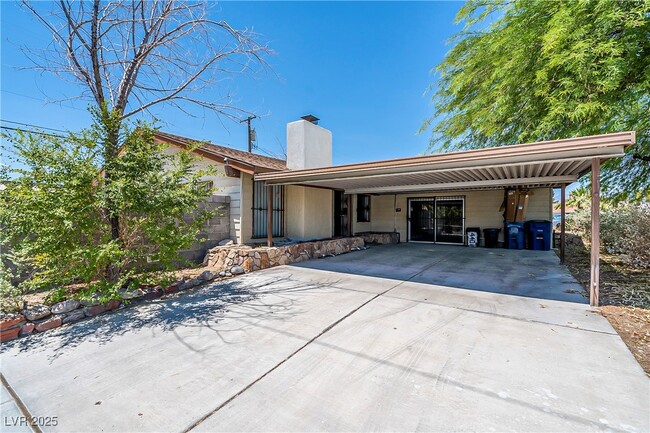property at 4401 St Andrews Cir