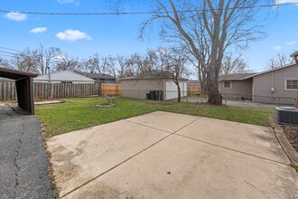 25 McCabe Dr in Streamwood, IL - Building Photo - Building Photo