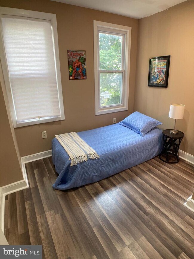 207 E Cambria St photo'