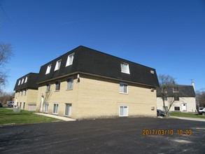 7111 170th St in Tinley Park, IL - Foto de edificio - Building Photo