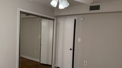 3819 Davis Pl NW in Washington, DC - Building Photo - Building Photo