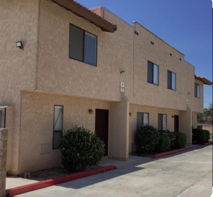 444 E Ave Q7 in Palmdale, CA - Foto de edificio