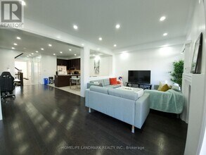 63 Lorenzo Cir in Brampton, ON - Building Photo - Building Photo