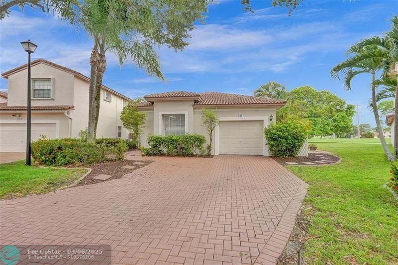 6211 NW 38th Dr in Coral Springs, FL - Building Photo