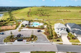5564 Summit Gln in Bradenton, FL - Building Photo - Building Photo
