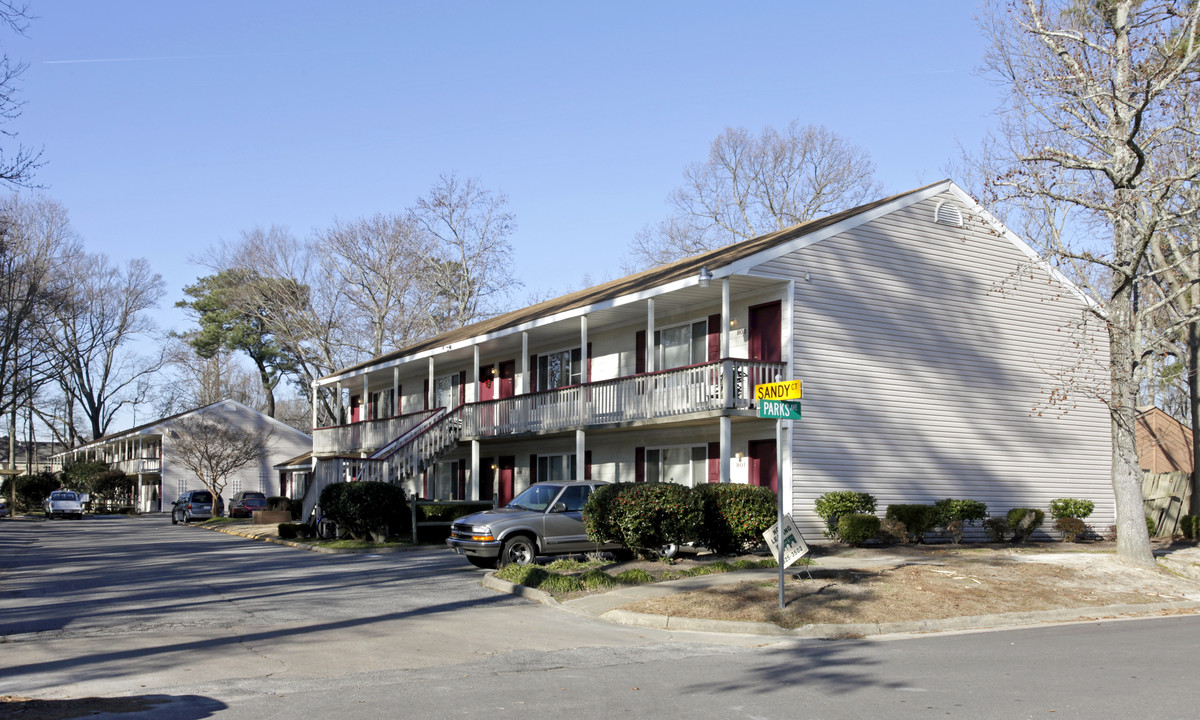 Lakewood West Apartments in Virginia Beach, VA - Foto de edificio