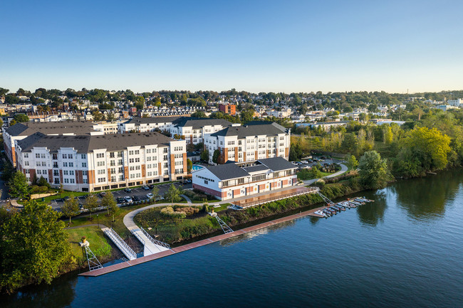 Riverwalk in Conshohocken, PA - Foto de edificio - Building Photo