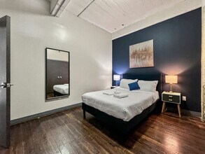 555 Evergreen St in Dallas, TX - Building Photo - Building Photo