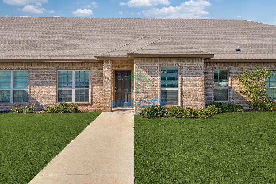 1101 Grindstone Rd in Brock, TX - Building Photo