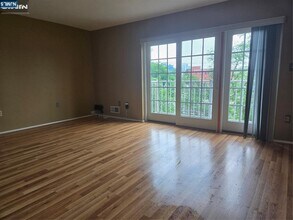 8 Garden in Edgewater, NJ - Building Photo - Building Photo