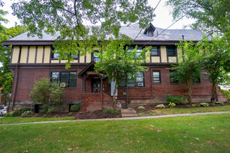 Wellesley Place in Pittsburgh, PA - Foto de edificio - Building Photo