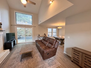 1141 Berkley Dr SE in Smyrna, GA - Foto de edificio - Building Photo