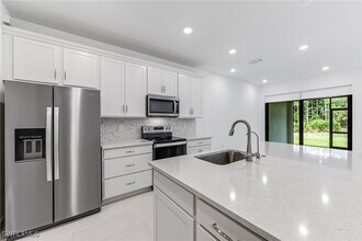 4286 Sonoma Oaks Dr in Naples, FL - Building Photo - Building Photo