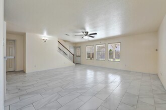 8027 Saffron Ln in Baytown, TX - Building Photo - Building Photo