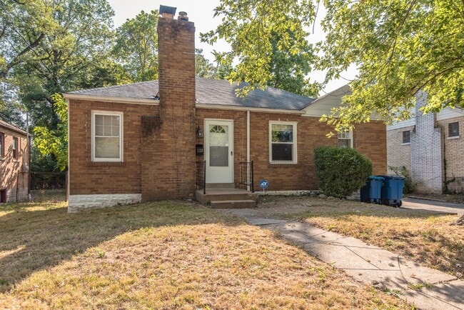 320 Henquin Dr in Ferguson, MO - Building Photo - Building Photo