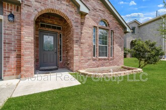 6108 Merion Way in Schertz, TX - Foto de edificio - Building Photo
