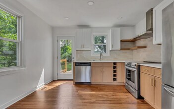 1923 Overton Dr in Columbia, TN - Foto de edificio - Building Photo