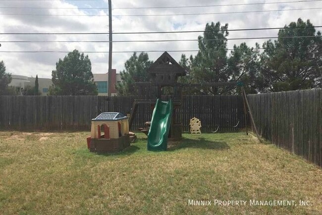 1813 Mc Donald St in Midland, TX - Foto de edificio - Building Photo