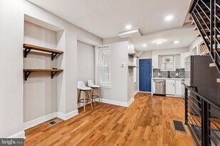 5210 Rodman St in Philadelphia, PA - Building Photo