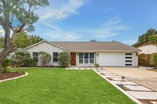 6814 Langston Dr in Austin, TX - Building Photo