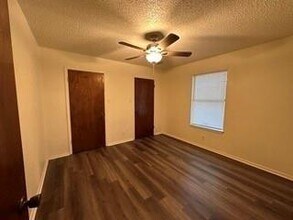 615 Pierce St in Denton, TX - Foto de edificio - Building Photo