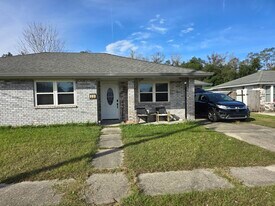 20 Woodchase Ct in Violet, LA - Building Photo