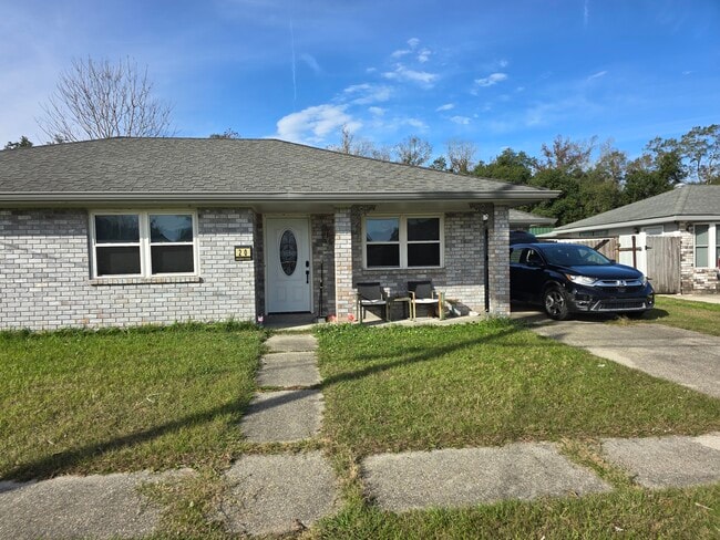 property at 20 Woodchase Ct