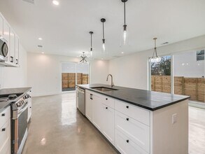 7006 Bennett Ave in Austin, TX - Building Photo - Building Photo