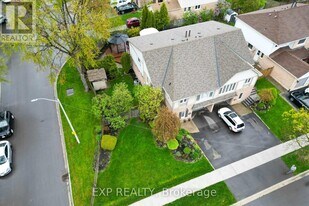 3072 Autumn Hill Crescent in Burlington, ON - Building Photo