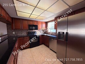 255 Capri Cir N in St Pete Beach, FL - Building Photo - Building Photo