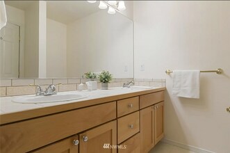 19010 68th Ave NE in Kenmore, WA - Building Photo - Building Photo