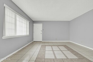 333 Eubank Ct in El Paso, TX - Building Photo - Building Photo