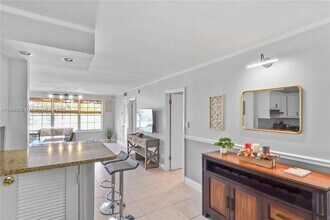 2420 SE 17th St, Unit 301 in Fort Lauderdale, FL - Building Photo - Building Photo