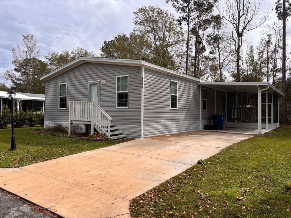 2484 Ayerswood Dr in Brooksville, FL - Building Photo