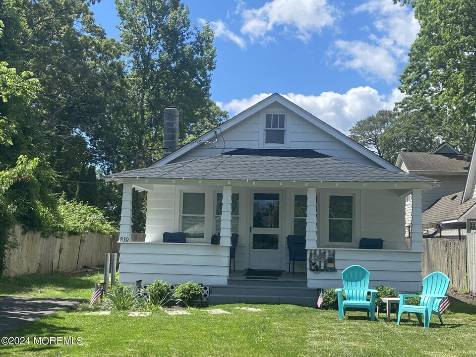 830 Old Farm Rd in Point Pleasant, NJ - Building Photo