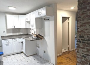 3 S Shore Rd in Salem, NH - Building Photo - Building Photo